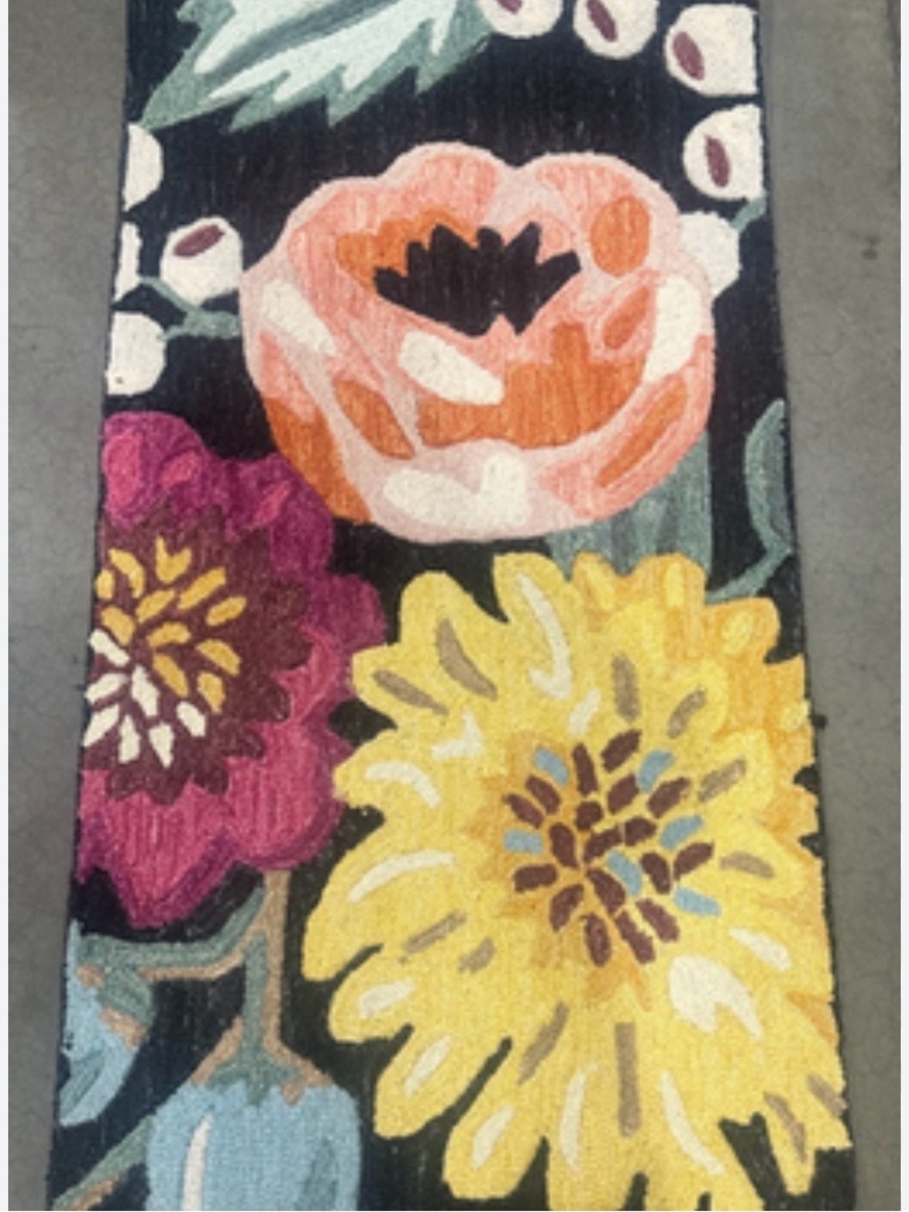 Rifle Paper wool rug. Floral. Loloi